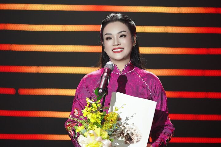 NSƯT Tân Nhàn nằm trong danh sách 900 ứng viên đạt tiêu chuẩn chức danh giáo sư, phó giáo sư do Hội đồng Nhà nước công nhận đợt này.