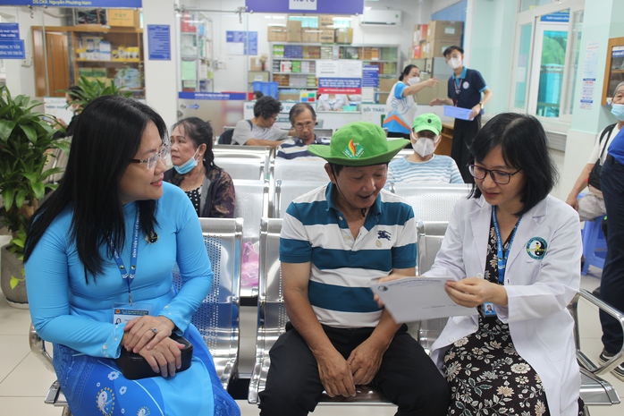 TPHCM: Điều chỉnh phân bổ thẻ BHYT tại các cơ sở khám chữa bệnh mới nhất - Ảnh 2.