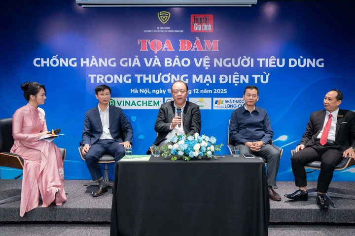 Ông Trần Hữu Linh, Cục trưởng Cục Quản lý và Phát triển thị trường trong nước (Bộ Công Thương) cho biết, hàng giả, hàng nhái còn phổ biến trên sàn TMĐT.