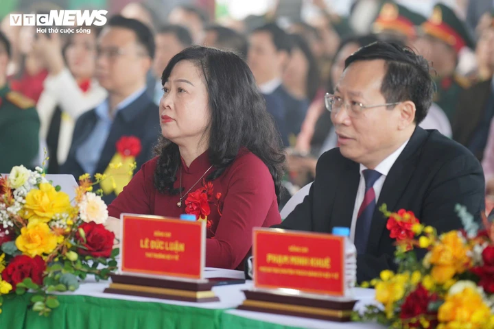 Bộ trưởng Bộ Y tế Đào Hồng Lan, Thứ trưởng Bộ Y tế Lê Đức Luận tham dự sự kiện. (Ảnh: Quang Minh)