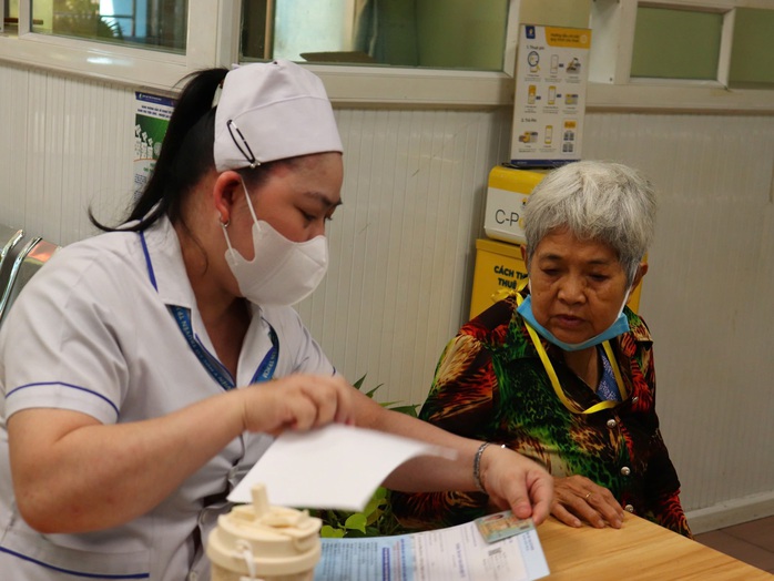 Nghị quyết 75 hỗ trợ 100% mức đóng BHYT cho 7 đối tượng từ 1-1-2026 - Ảnh 1.