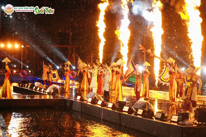 KDL Suối Tiên rực rỡ với show diễn 