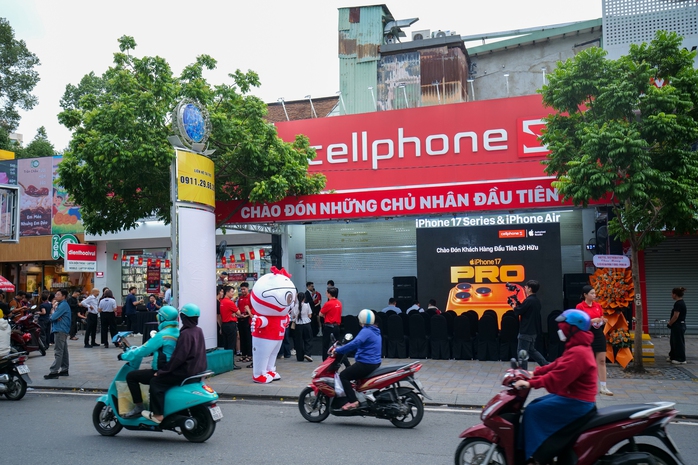 Thế Giới Di Động giao 14.500 iPhone 17 series, iPhone Air trong ngày đầu mở bán - Ảnh 4.