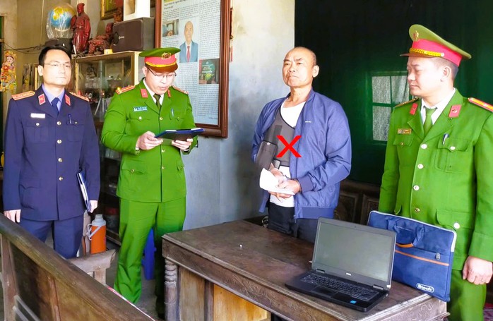 Bắt người đàn ông sử dụng mạng xã hội bôi nhọ lãnh đạo - Ảnh 1.