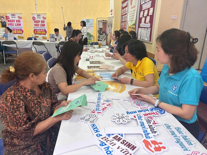 275.000 người nhận BHXH một lần: Đằng sau đó là nỗi lo cơm áo  - Ảnh 1.