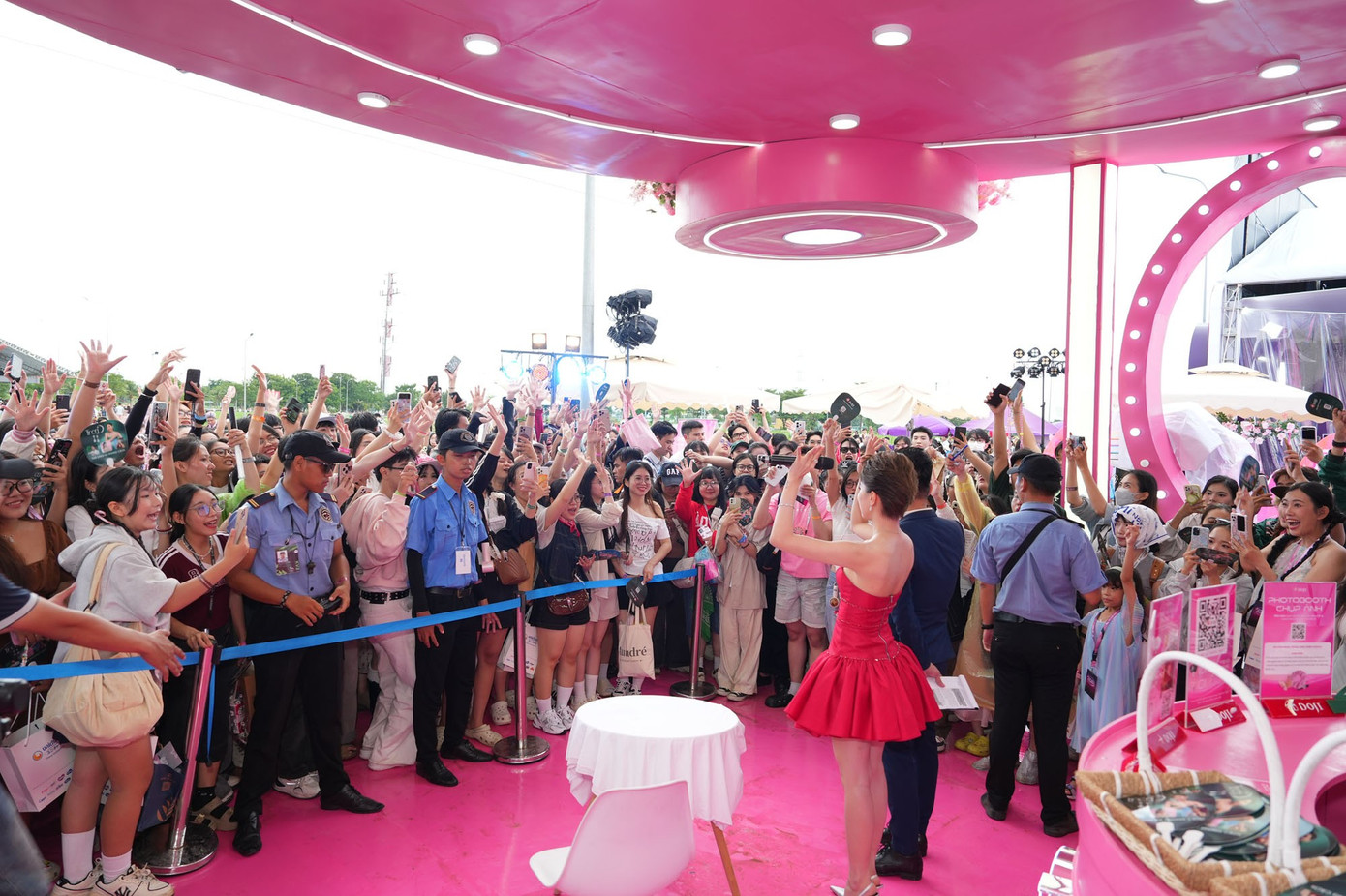 Giao lưu cùng Em Xinh, Fangirl hoạt náo thu hút đông đảo người hâm mộ cùng hòa nhịp âm nhạc anh-3-8709.jpg
