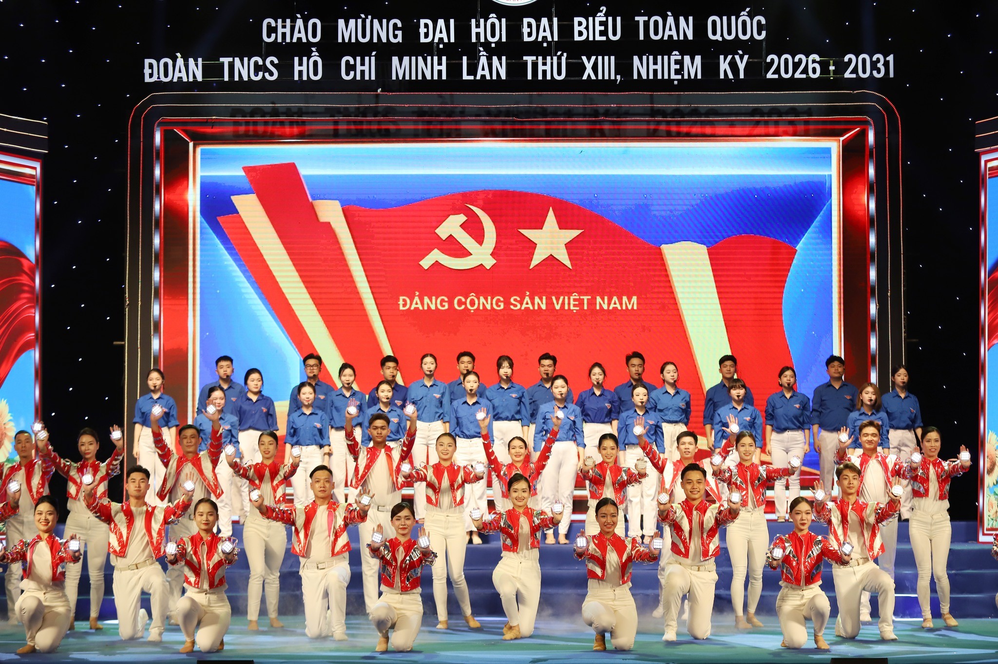 anh-3-trinh-dien-van-nghe-chao-mung-ngay-thanh-lap-doan-1774606990.jpg