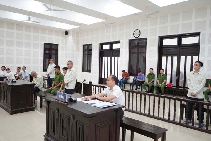 Quang cảnh phiên toà.