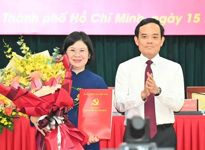 ba-van-thi-bach-tuyet-giu-chuc-pho-bi-thu-thanh-uy-tphcm-01-1757903511.jpg