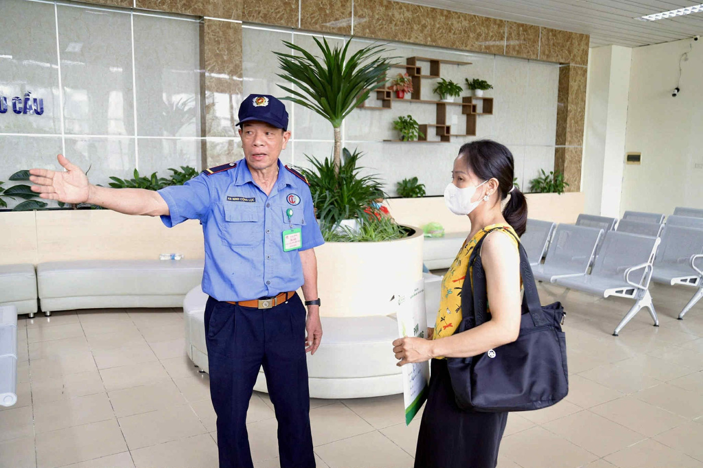 Sau thời gian điều trị bạo bệnh, đến với đường chạy khiến ông Phúc khỏe mạnh và được BV K nhận làm bảo vệ. bao-ve.jpg