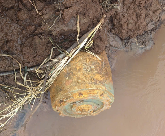 Phát hiện bom nặng 334kg trong lúc đi câu cá tại Đắk Lắk - Ảnh 2.