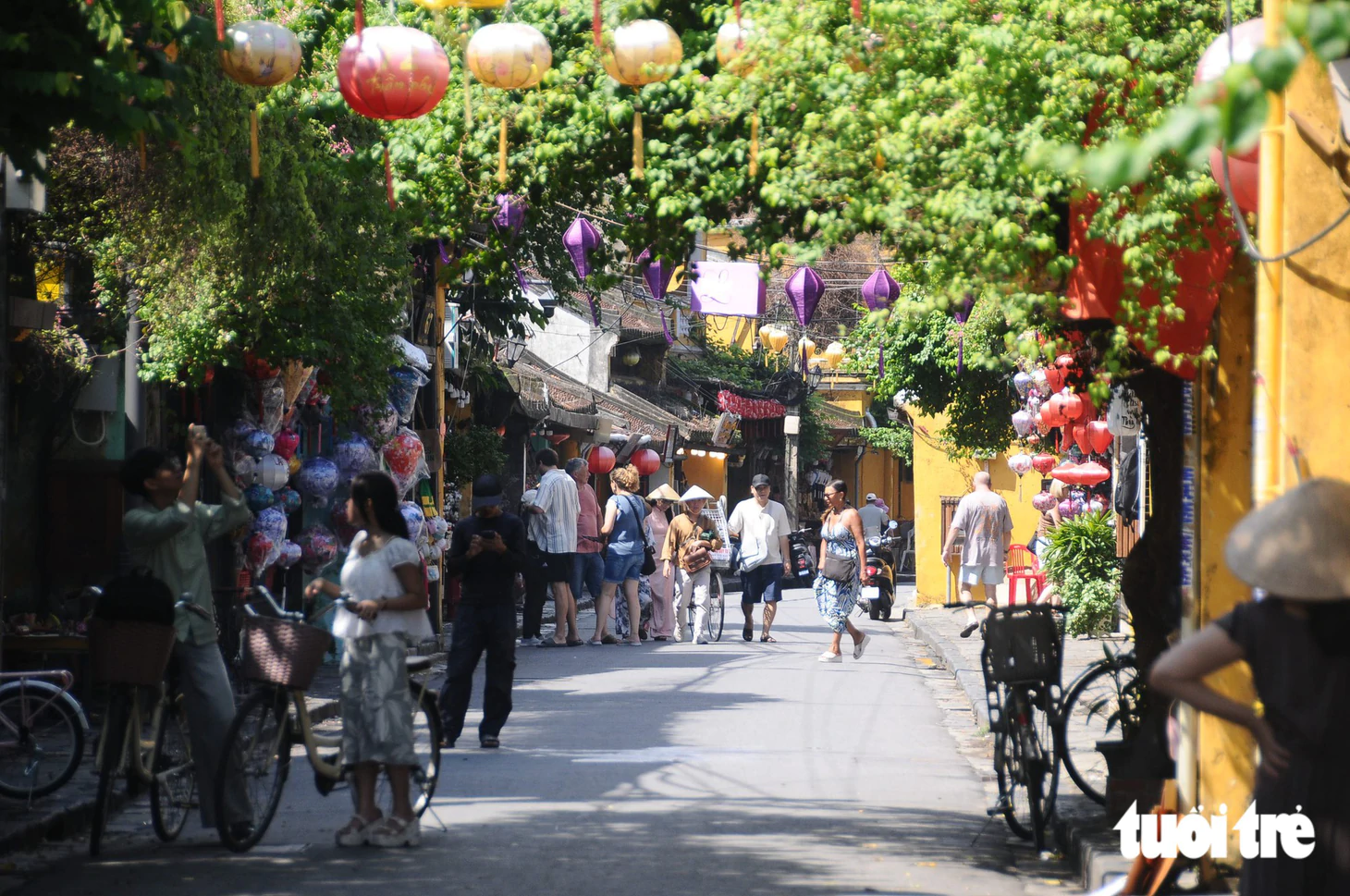 Phố cổ Hội An vắng bất thường, vì sao? - Ảnh 2.