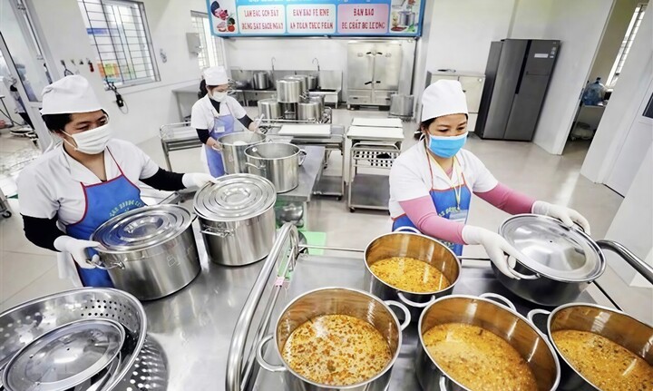 Tỉnh Bắc Ninh kiểm tra đột xuất các bếp ăn tập thể trên địa bàn, đặc biệt tại các trường học. (Ảnh minh họa)