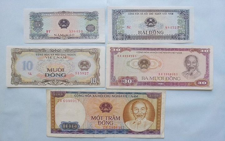 Bộ tiền Thống nhất năm 1981.