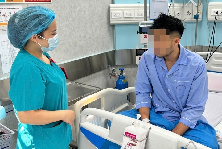 Đến ngày thứ năm, anh được rút ống thở, không cần hỗ trợ oxy và có thể giao tiếp bình thường. (Ảnh: PT)