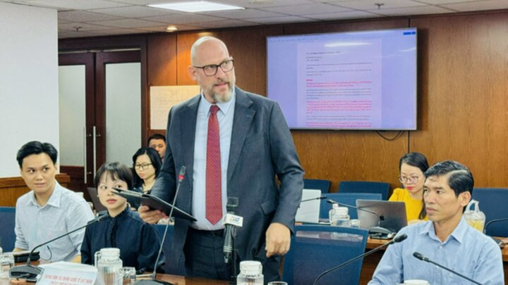 88% nhân sự tại VIFC - HCMC không phải là công chức; Tổng giám đốc là người ông Richard D. McClellan.