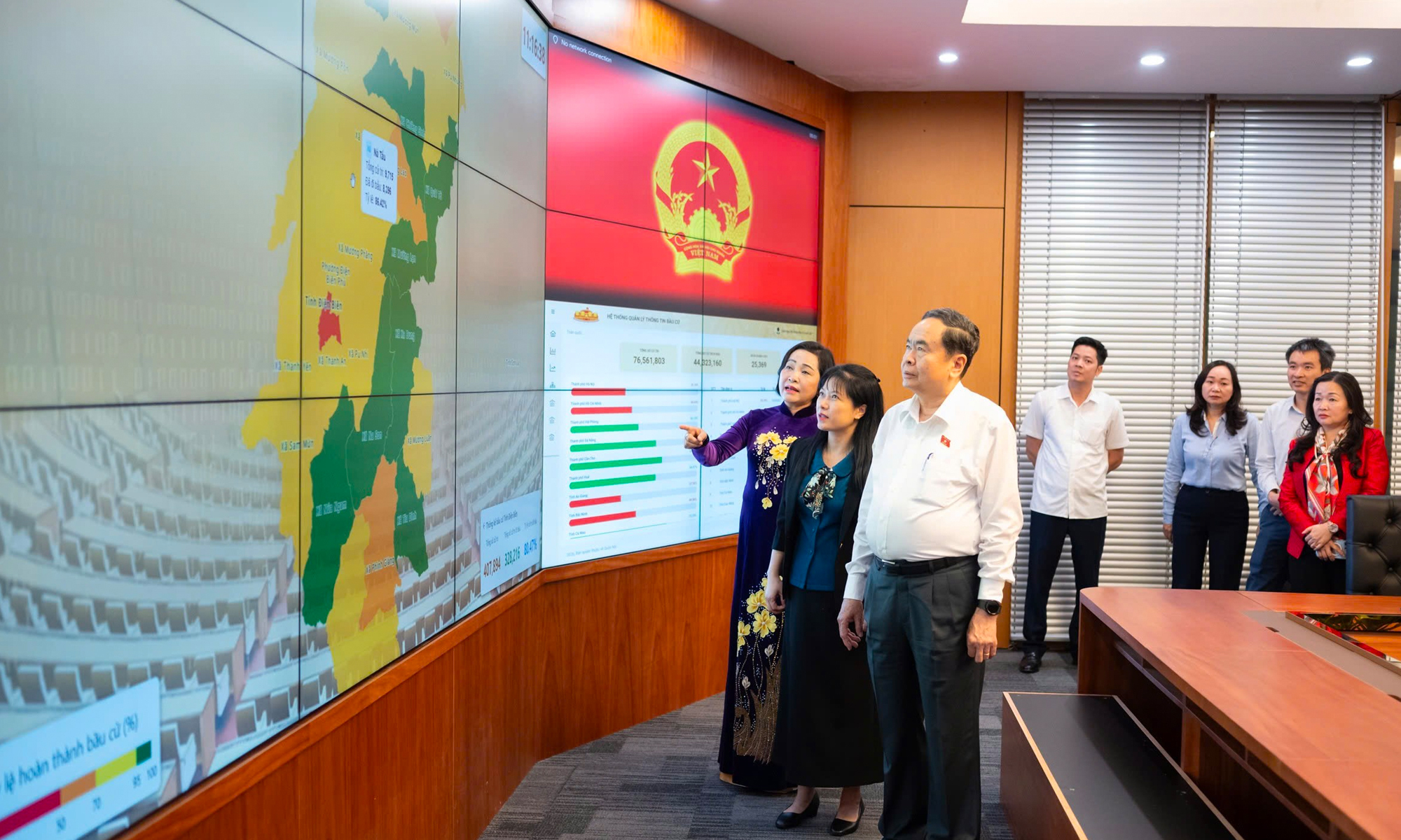 Chủ tịch Quốc hội Trần Thanh Mẫn kiểm tra công tác phục vụ bầu cử tại Văn phòng Hội đồng Bầu cử quốc gia.