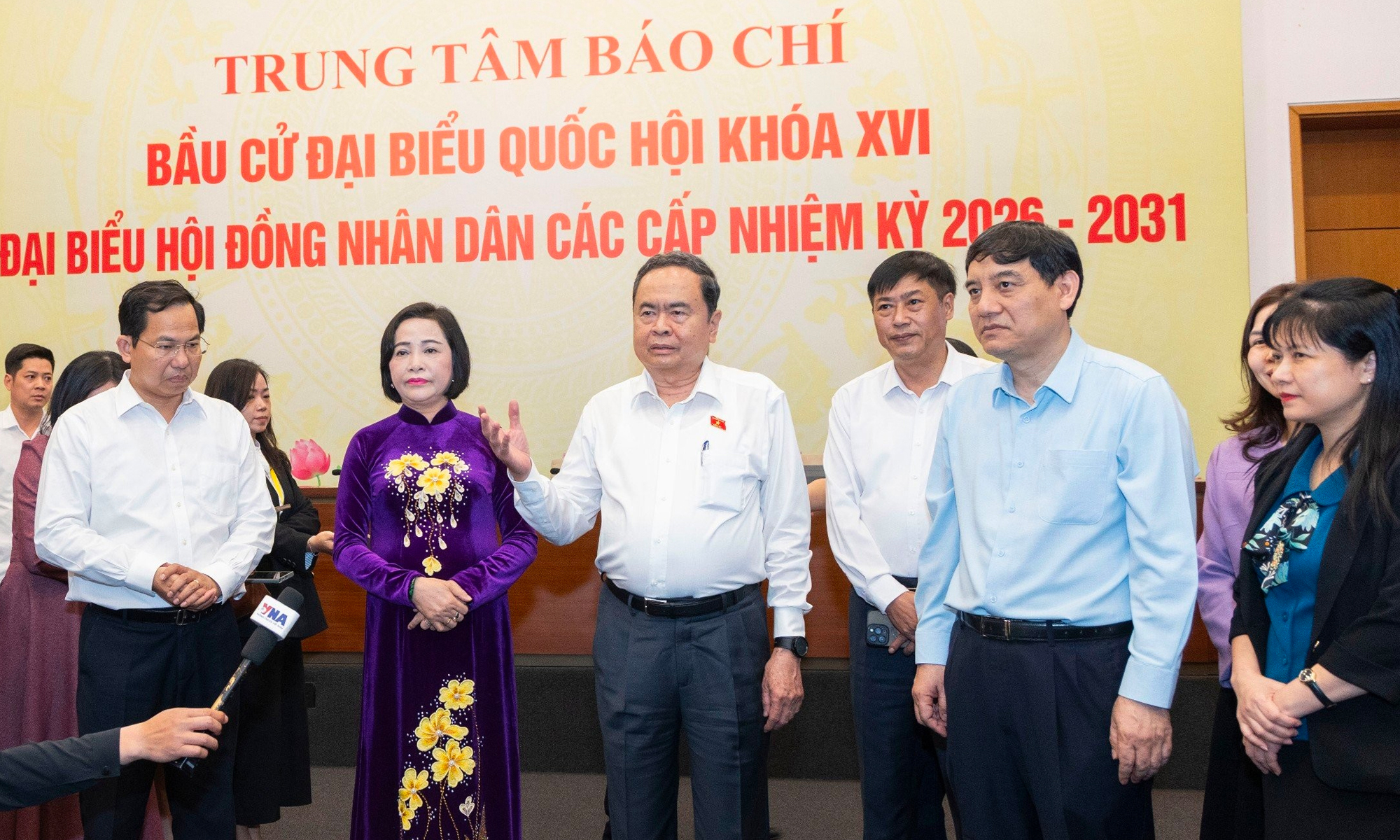 Chủ tịch Quốc hội Trần Thanh Mẫn, Phó Chủ tịch Quốc hội Nguyễn Thị Thanh và lãnh đạo các Ủy ban của Quốc hội tại Trung tâm báo chí Bầu cử.