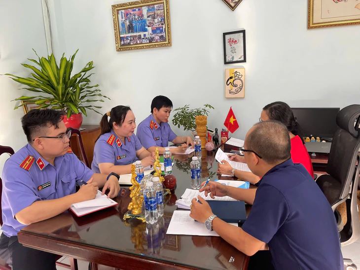 VKSND Khu vực 4 TP.HCM khởi kiện 2 doanh nghiệp nợ hơn 28,4 tỉ đồng bảo hiểm xã hội - Ảnh 1.