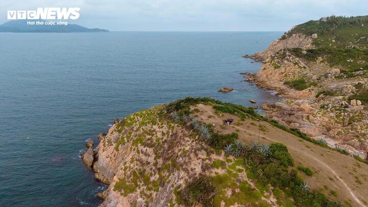 Không chỉ sở hữu giá trị cảnh quan, Đồi Cổ Thạch còn được đánh giá cao về địa chất. Đoàn khảo sát Công viên địa chất Phú Yên đã ghi nhận tính độc đáo, nguyên sơ gắn với không gian văn hóa bản địa của khu vực này, qua đó bổ sung Đồi Cổ Thạch vào hồ sơ Công viên địa chất Phú Yên. Đây được xem là điểm nhấn tiềm năng trong lộ trình xây dựng và hoàn thiện hồ sơ trình UNESCO.