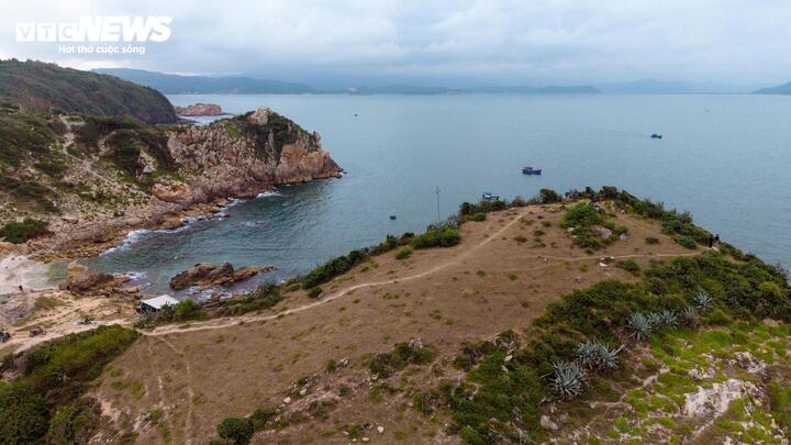 Không ồn ào, không xô bồ, nơi đây chinh phục du khách bởi vẻ đẹp nguyên sơ, mộc mạc và không gian đậm chất làng quê xứ Nẫu.