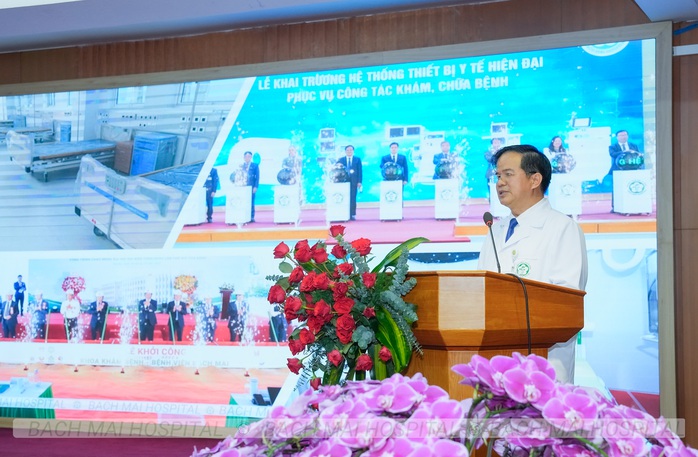 Thủ tướng Phạm Minh Chính thăm hỏi, tặng quà người bệnh - Ảnh 6.