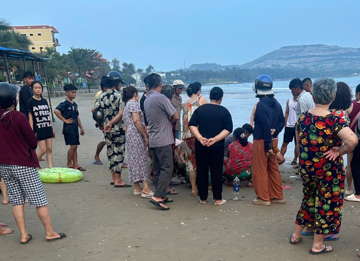 2 bà bán hải sản chết đuối tại bãi biển Hòn Rơm - Mũi Né - Ảnh 1.