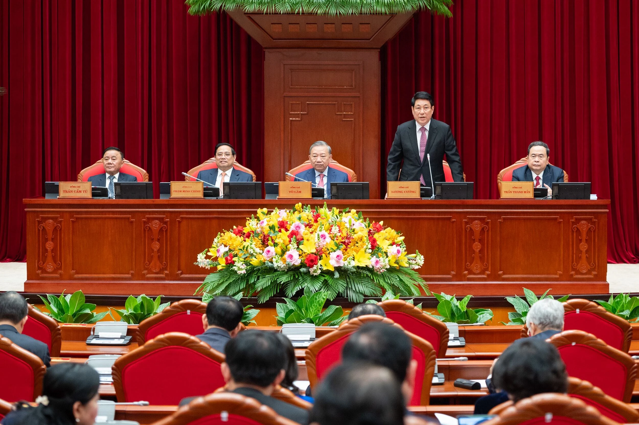 Tổng Bí thư Tô Lâm, Chủ tịch nước Lương Cường, Thủ tướng Phạm Minh Chính, Chủ tịch Quốc hội Trần Thanh Mẫn và Thường trực Ban Bí thư Trần Cẩm Tú chủ trì Hội nghị.