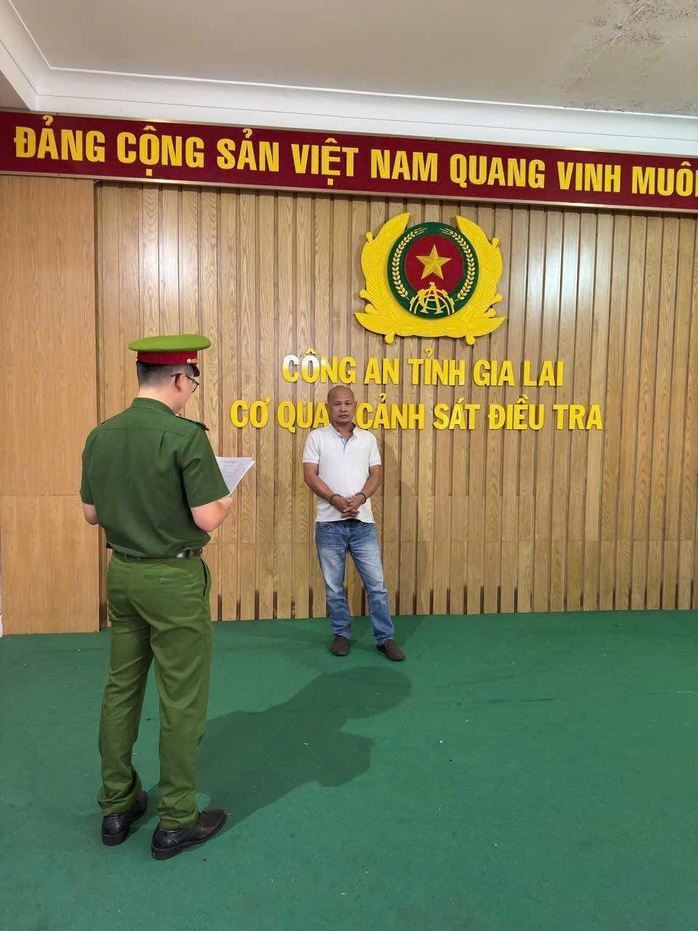 Gia Lai: Bắt tạm giam đối tượng lừa đảo 5,6 tỉ đồng bằng chiêu “đáo hạn ngân hàng” - Ảnh 1.