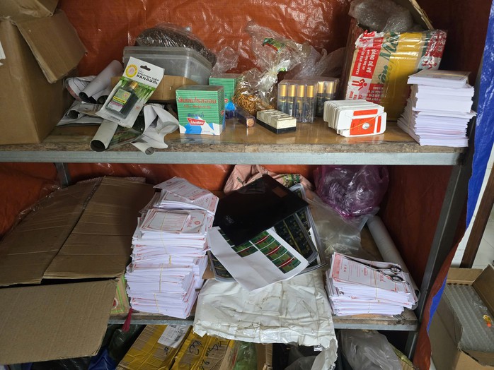 Công an TPHCM khám xét 2 địa điểm, bắt 5 người - Ảnh 3.