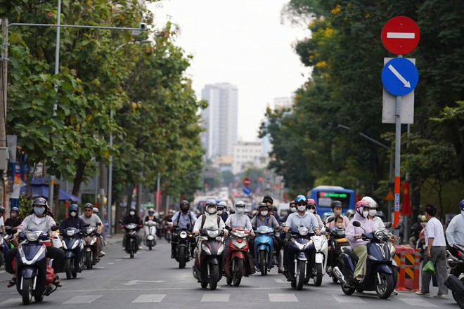 Người dân trở lại TPHCM đi học, đi làm sau kỳ nghỉ Tết - Ảnh 5.