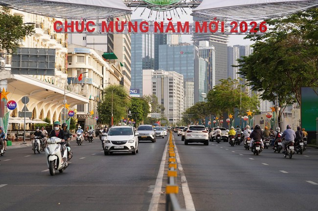 Người dân trở lại TPHCM đi học, đi làm sau kỳ nghỉ Tết - Ảnh 4.