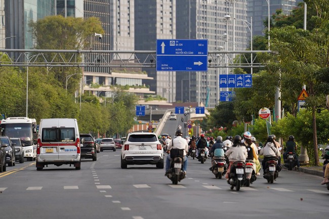 Người dân trở lại TPHCM đi học, đi làm sau kỳ nghỉ Tết - Ảnh 8.