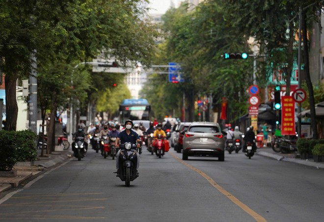 Người dân trở lại TPHCM đi học, đi làm sau kỳ nghỉ Tết - Ảnh 7.