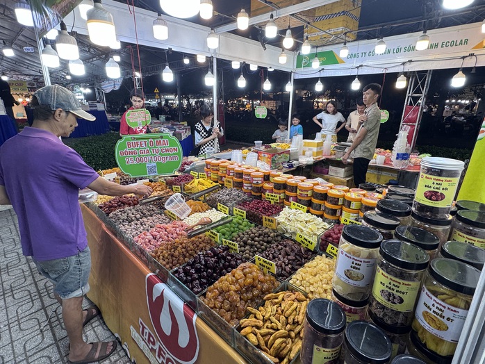 Tha hồ mua sắm tại chương trình kích cầu tiêu dùng phường Hạnh Thông , TP HCM - Ảnh 2.