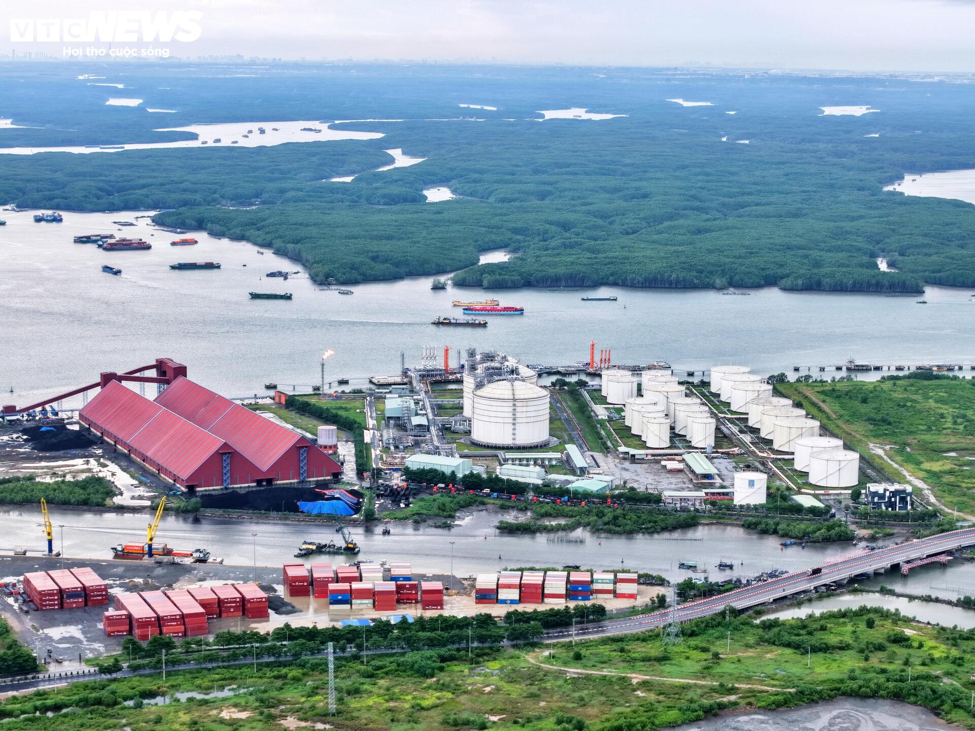 Cận cảnh kho cảng LNG được 'ông lớn' năng lượng Mỹ xúc tiến mua lại 100% cổ phần - 3