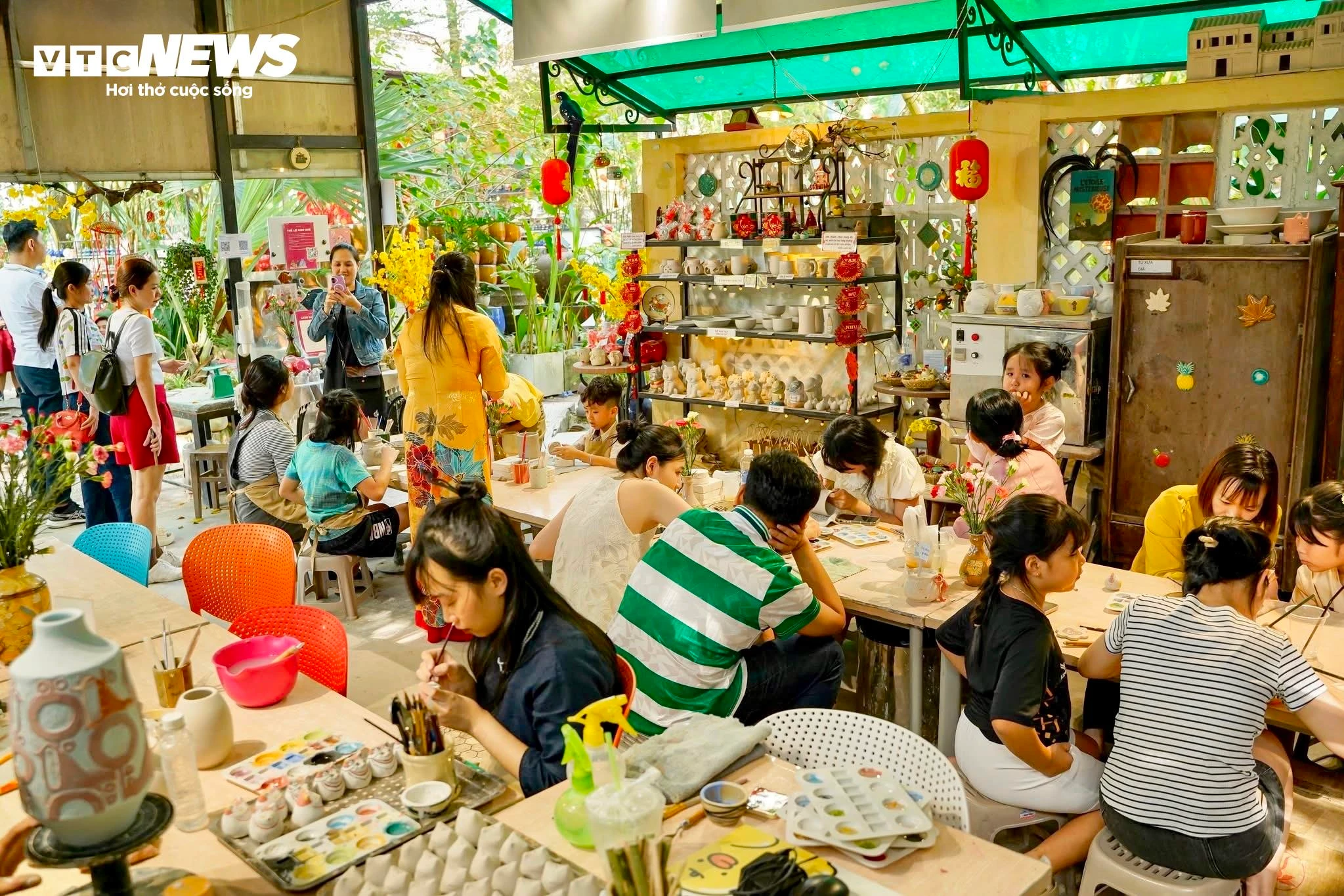  Làng gốm TP.HCM sôi động mùa tạo hình linh vật Tết Bính Ngọ 2026 - 2