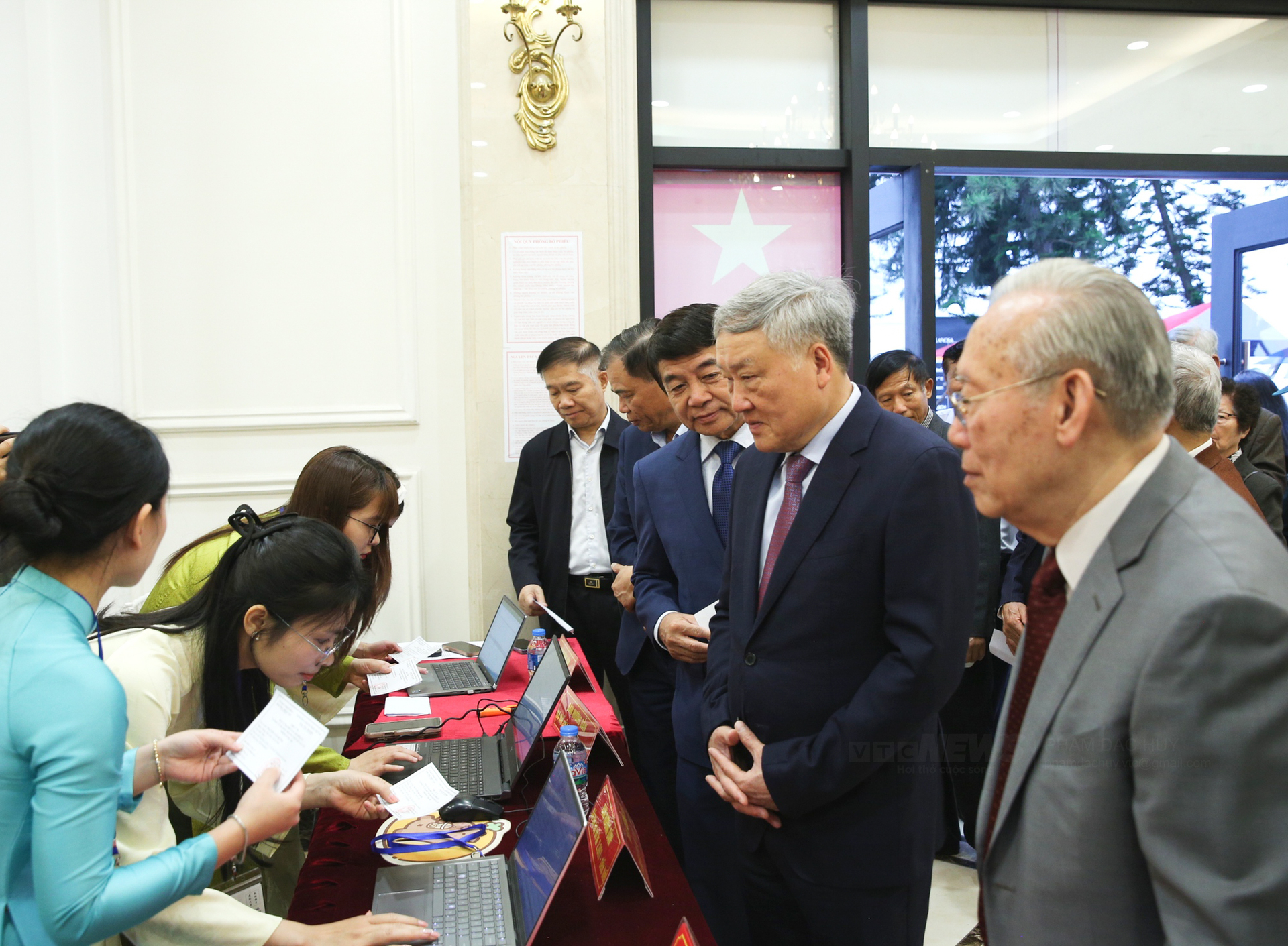 Lãnh đạo Đảng, Nhà nước, Nhân dân hòa cùng 'Ngày hội non sông' - 18