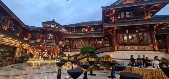 Biệt thự rộng 4.000 m² của vợ chồng Mailisa.