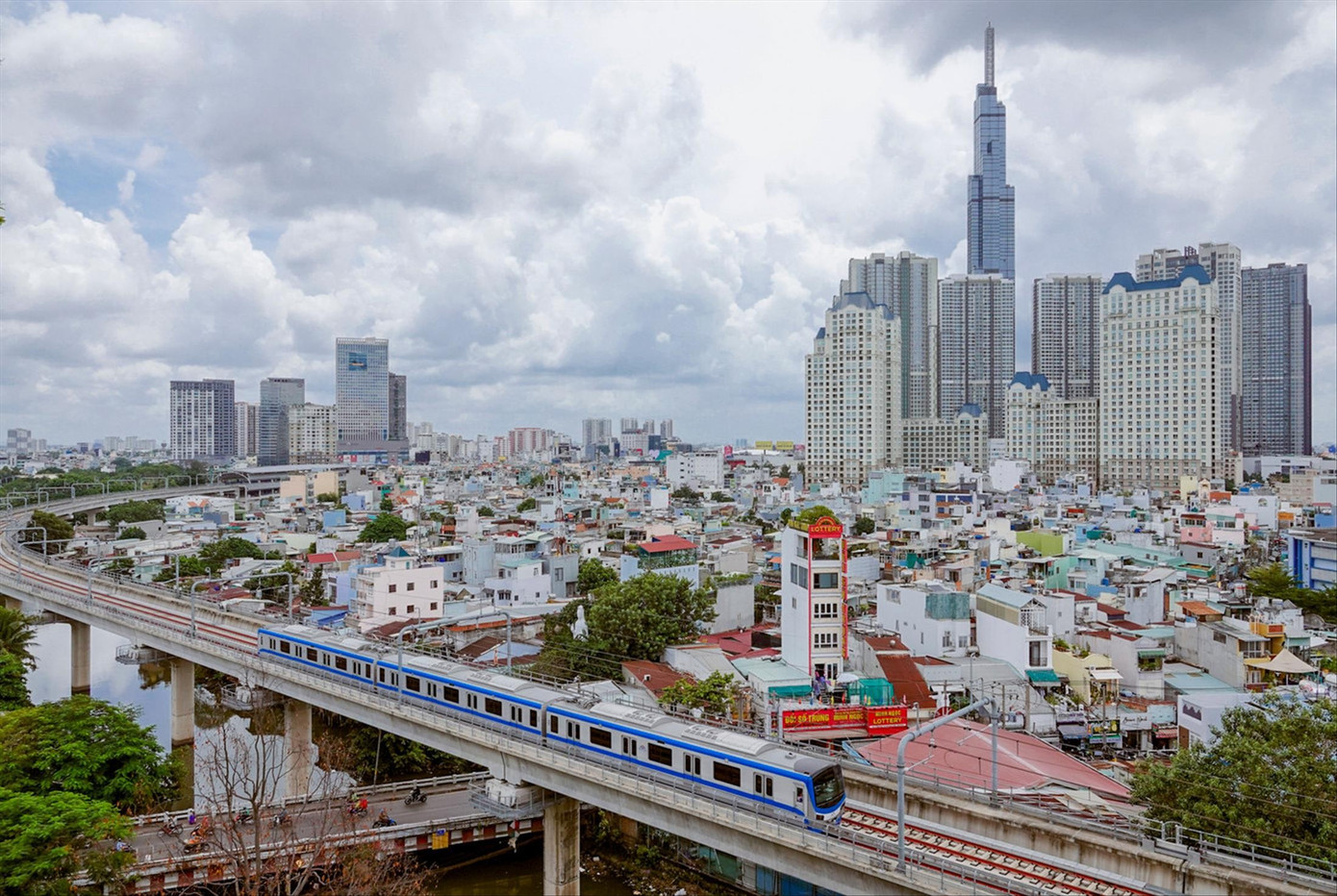 TPHCM phát triển các dự án hạ tầng giao thông (trong ảnh là tuyến Metro Bến Thành - Suối Tiên) ảnh: Duy Anh metro-645.jpg