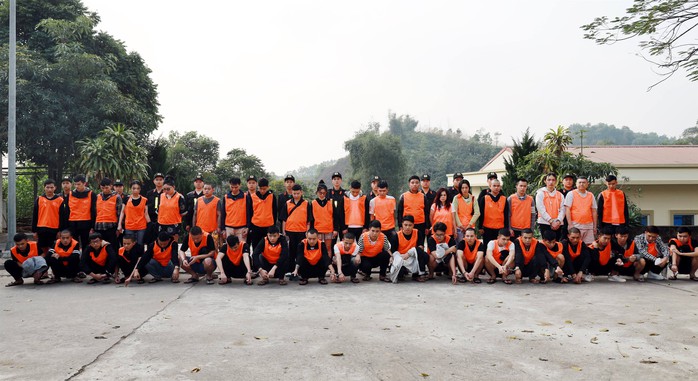 Cận cảnh khám xét, bắt giữ băng nhóm chiếm đoạt hơn 300 tỉ đồng của hàng ngàn người - Ảnh 7.