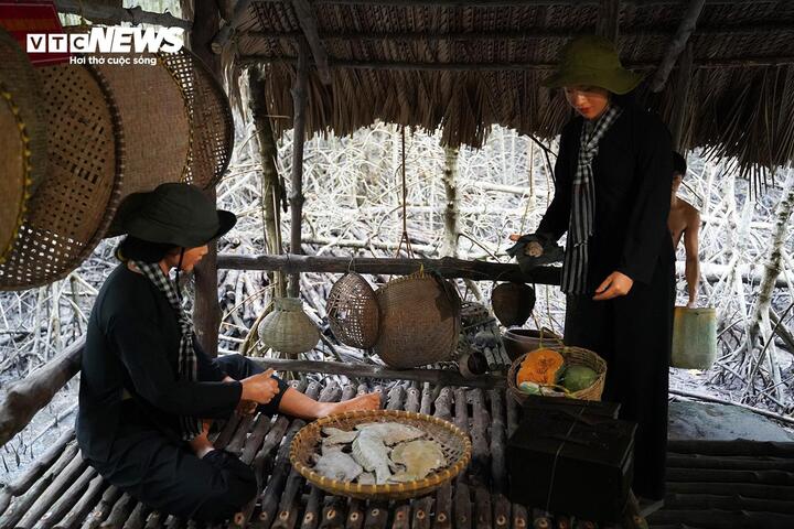 Trong những năm tháng kháng chiến gian khổ, công tác nuôi quân luôn được chỉ huy Trung Đoàn 10 rừng Sác đặc biệt quan tâm.