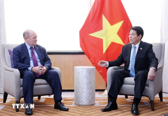 Chủ tịch nước Lương Cường tiếp Thượng nghị sĩ Chris Coons. Ảnh: TTXVN. screen-shot-2025-09-24-at-64959-am.png