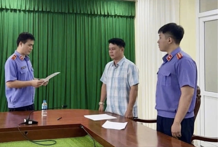 Vụ nữ sinh tử vong ở Vĩnh Long: Bạn đọc đề nghị làm rõ mối liên hệ giữa 2 cựu công an với tài xế   - Ảnh 1.