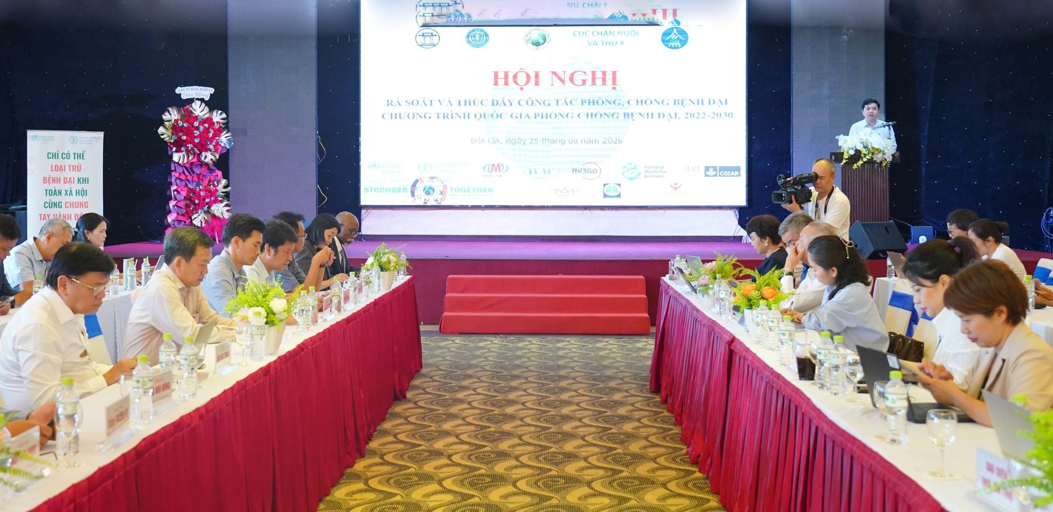 toan-canh-hng-1790418435.jpg