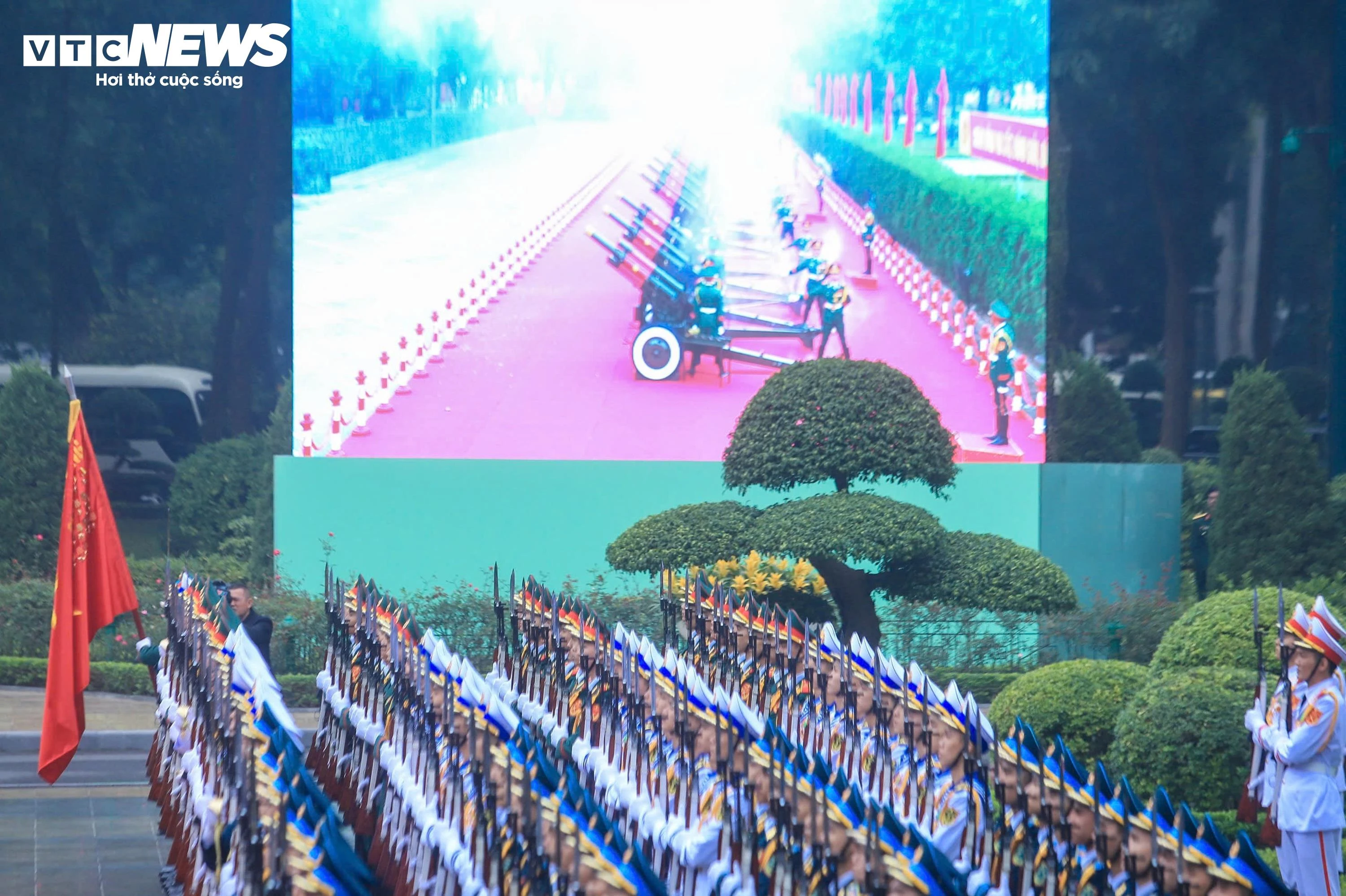 21 loạt đại bác chào mừng Tổng Bí thư, Chủ tịch nước Lào Thongloun Sisoulith - 5