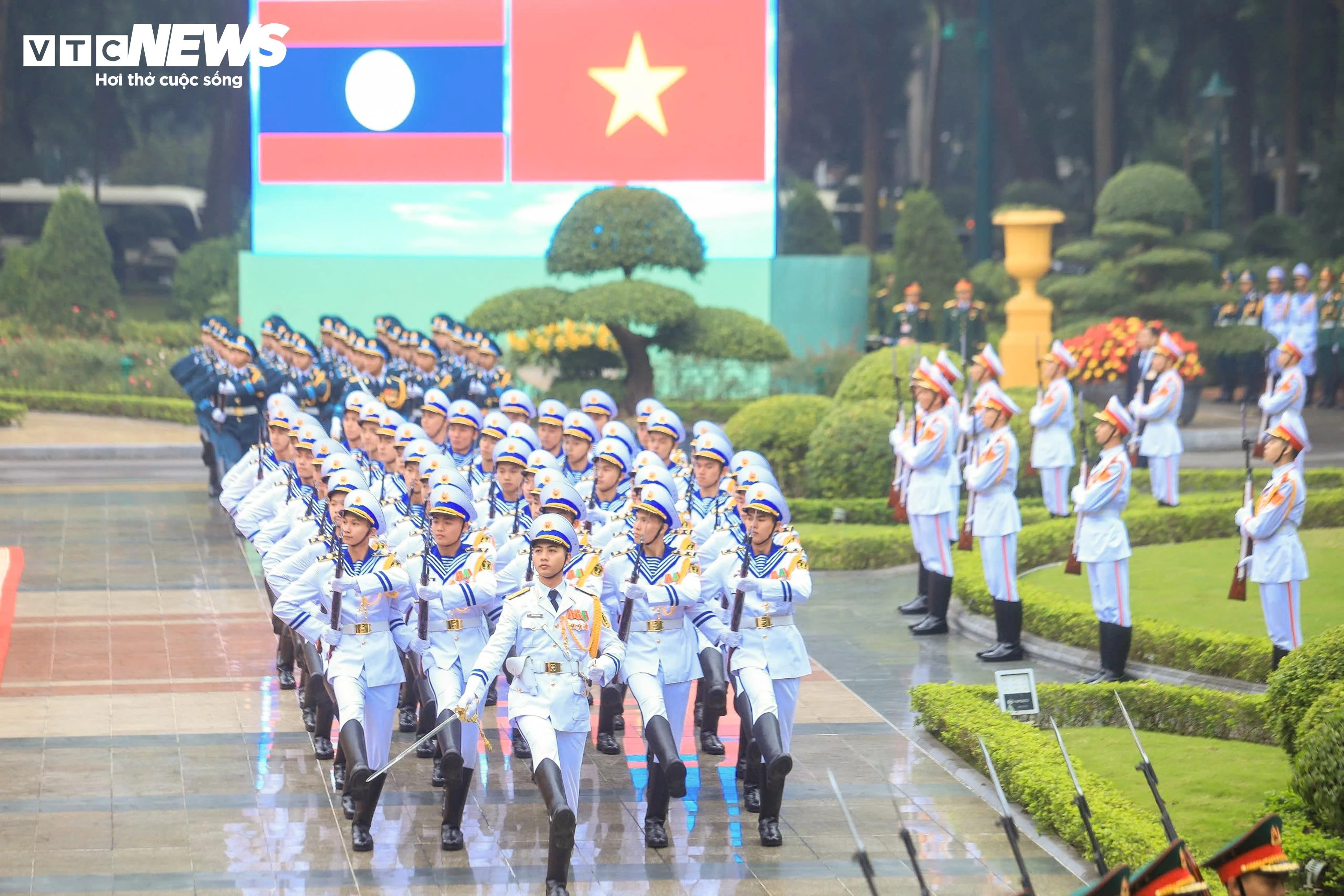21 loạt đại bác chào mừng Tổng Bí thư, Chủ tịch nước Lào Thongloun Sisoulith - 10