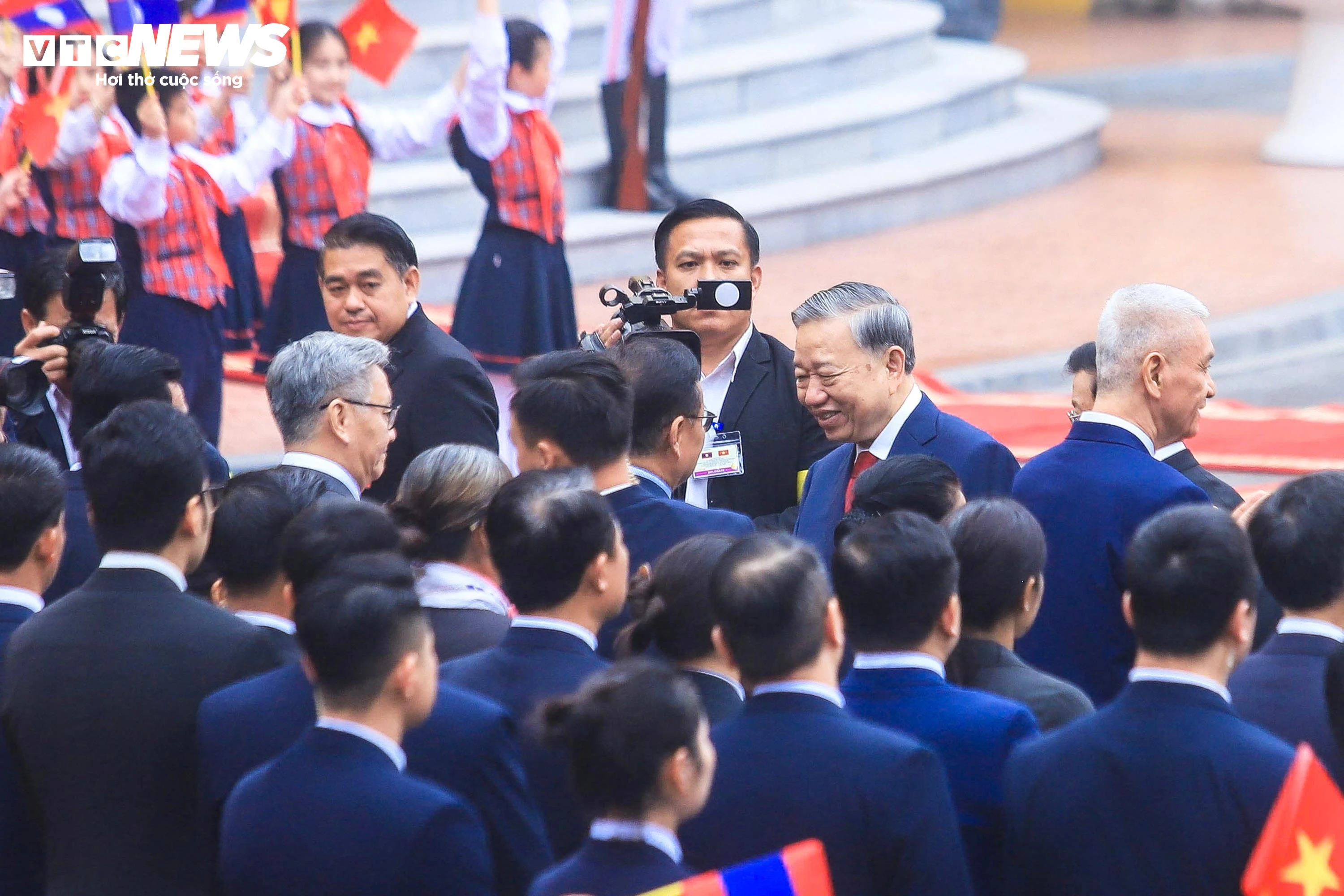 21 loạt đại bác chào mừng Tổng Bí thư, Chủ tịch nước Lào Thongloun Sisoulith - 11