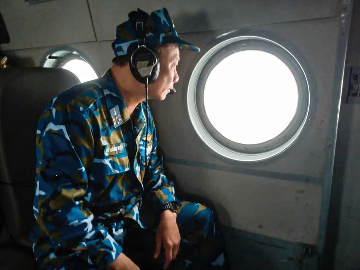 Đại tá Vũ Hồng Điệp, Phó Tham mưu trưởng Quân chủng Phòng không - Không quân trực tiếp chỉ huy bay. (Ảnh: Khắc Tâm)