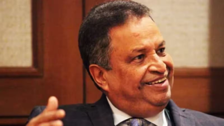 Binod Chaudhary sinh ra trong gia đình có truyền thống kinh doanh tại Kathmandu (Nepal). Ông nội của Binod di cư từ Ấn Độ đến Nepal và thành lập một doanh nghiệp dệt may tại đây, đặt nền móng cho di sản kinh doanh của gia đình. Doanh nghiệp này sau đó được mở rộng bởi cha của Chaudhary, người tham gia nhiều lĩnh vực trong đó có xây dựng. (Ảnh: News18)